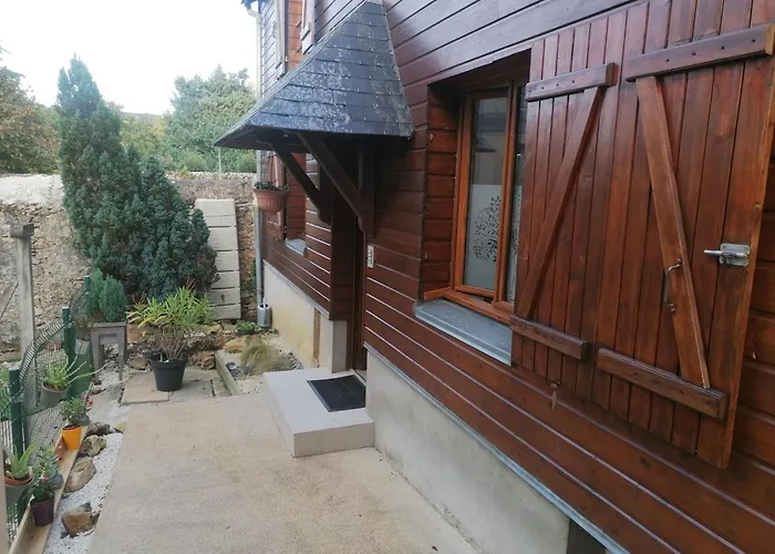 Le Petit Chalet -Appartement Proche De La Vieille Ville , Du Centre Ville Et Du Tram- Petit Dejeuner Offert