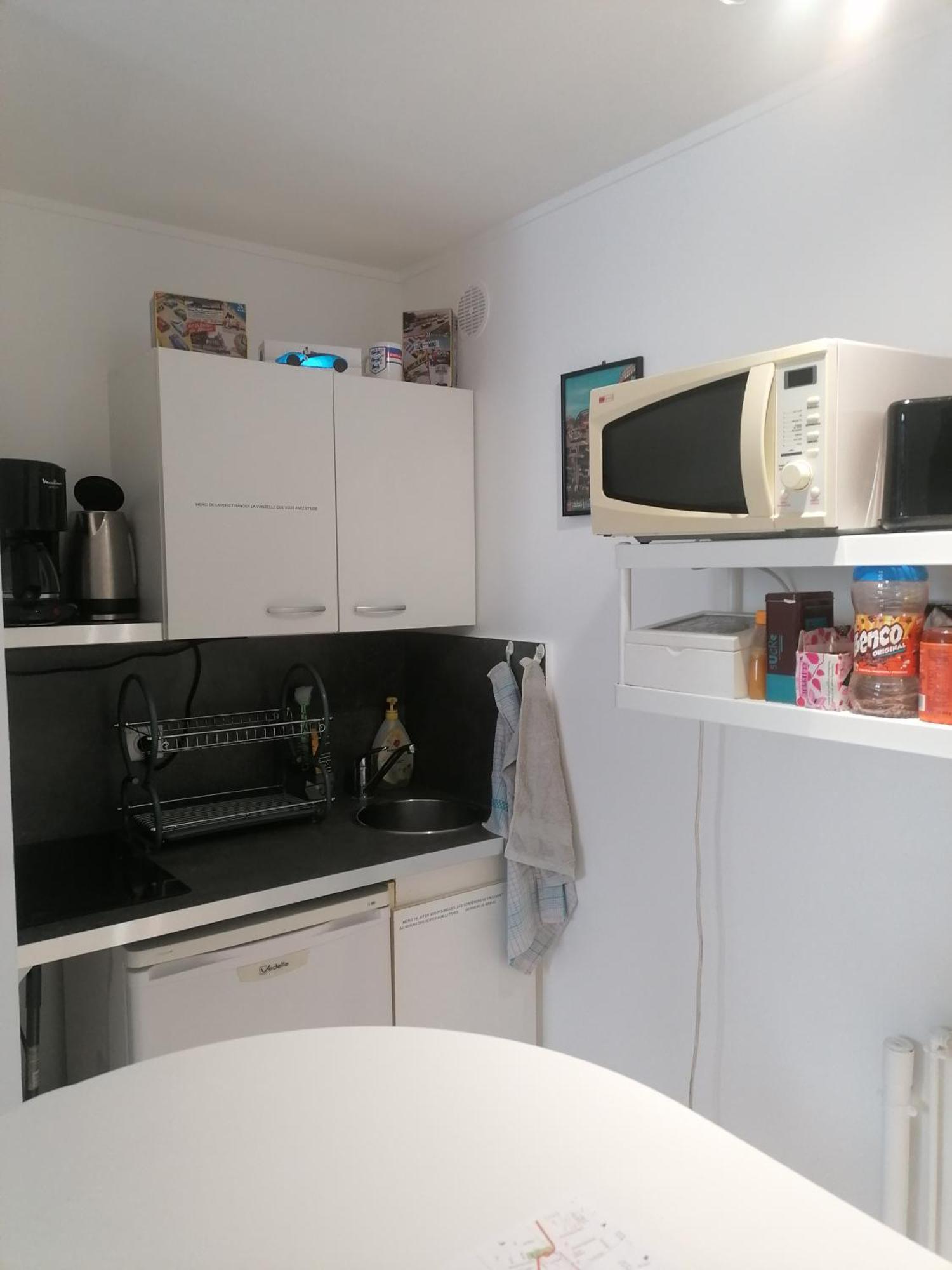 Le Petit -appartement Proche De La Vieille , Du Centre Et Du Tram- Petit Dejeuner Offert Apartment