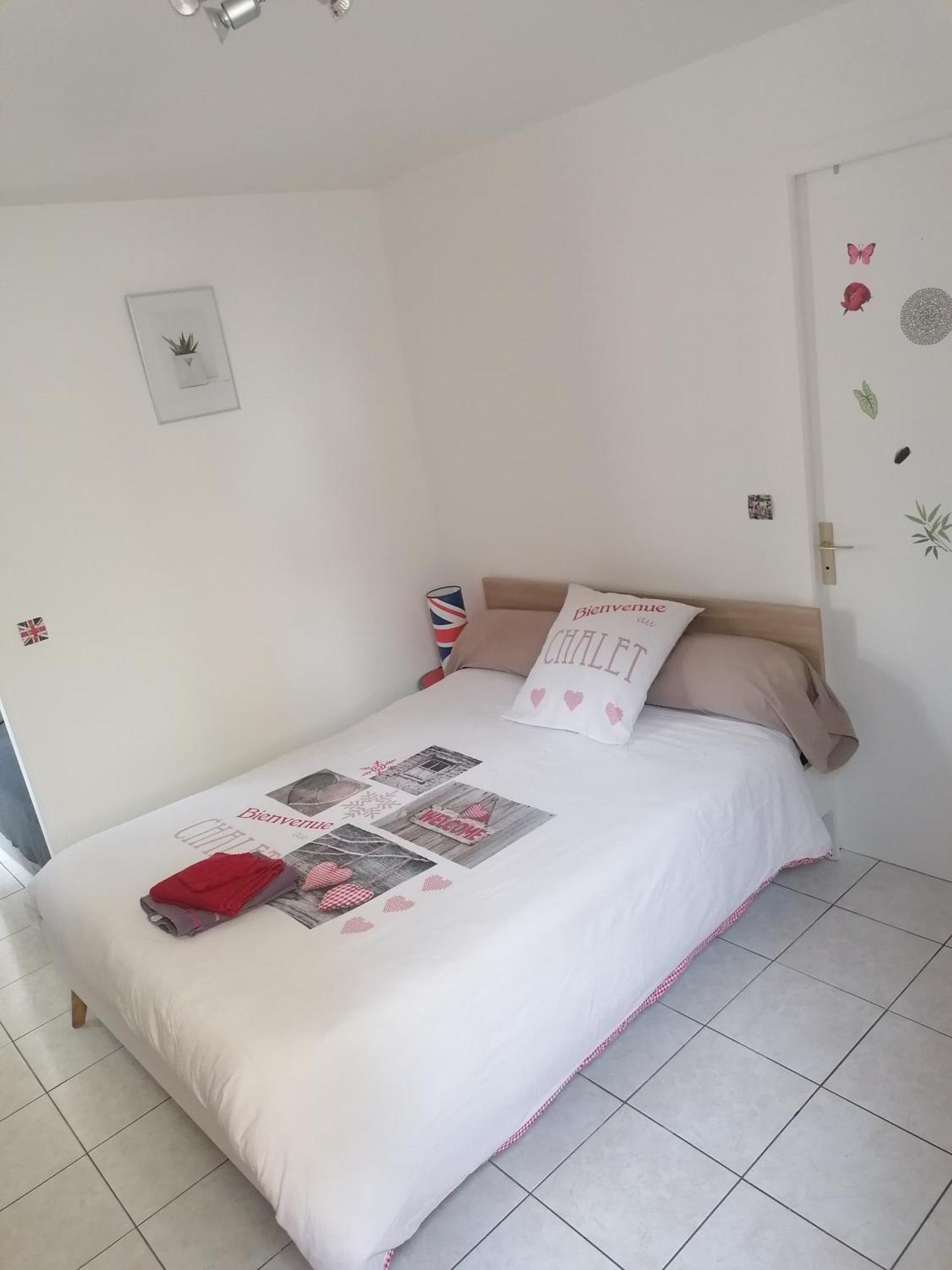 Le Petit -appartement Proche De La Vieille , Du Centre Et Du Tram- Petit Dejeuner Offert Apartment Le Mans