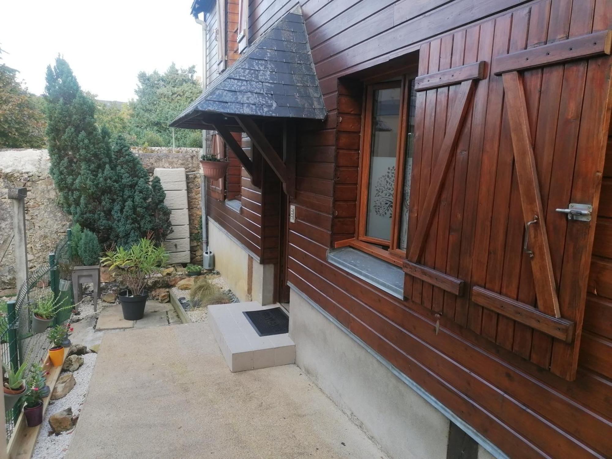 Le Petit -appartement Proche De La Vieille , Du Centre Et Du Tram- Petit Dejeuner Offert